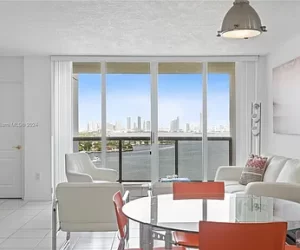 bc7e4f4609b50cd6e065f534b044bea7-cc_ft_384